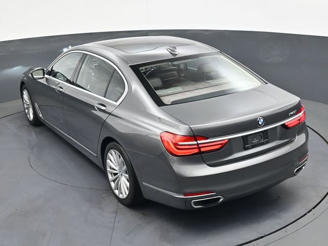 Used 2016 BMW 740i image 29