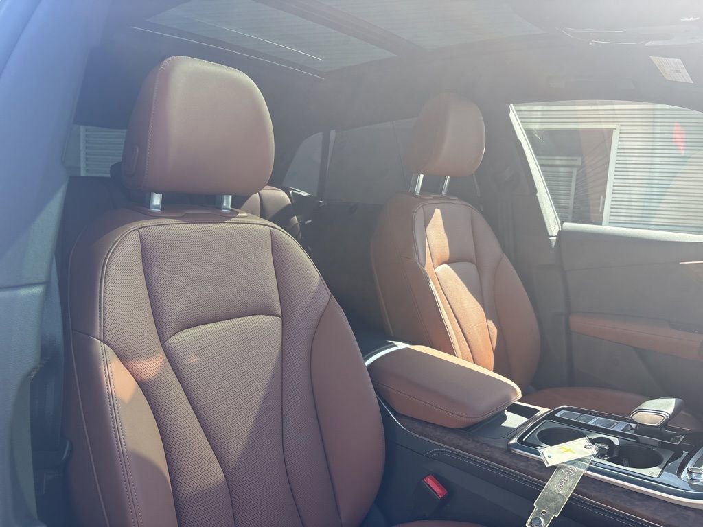 Used 2025 Audi Q8 Premium Plus image 16