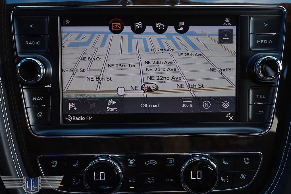 Used 2017 Bentley Bentayga image 26