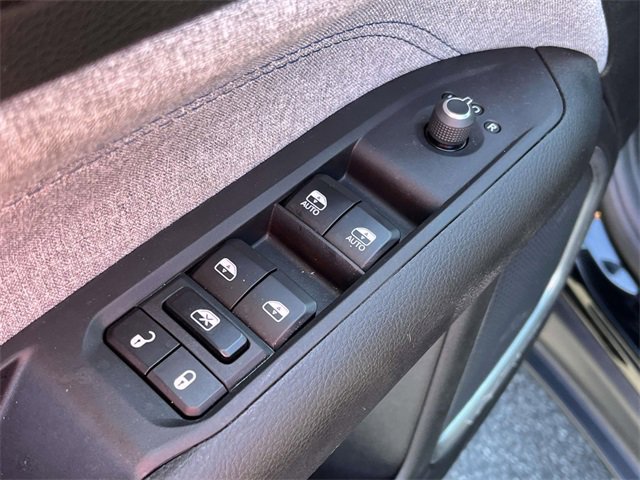 Used 2024 Jeep Compass Sport image 16