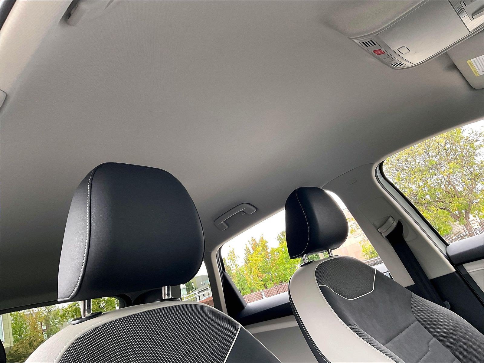Certified 2025 Volkswagen Taos SE FWD image 29