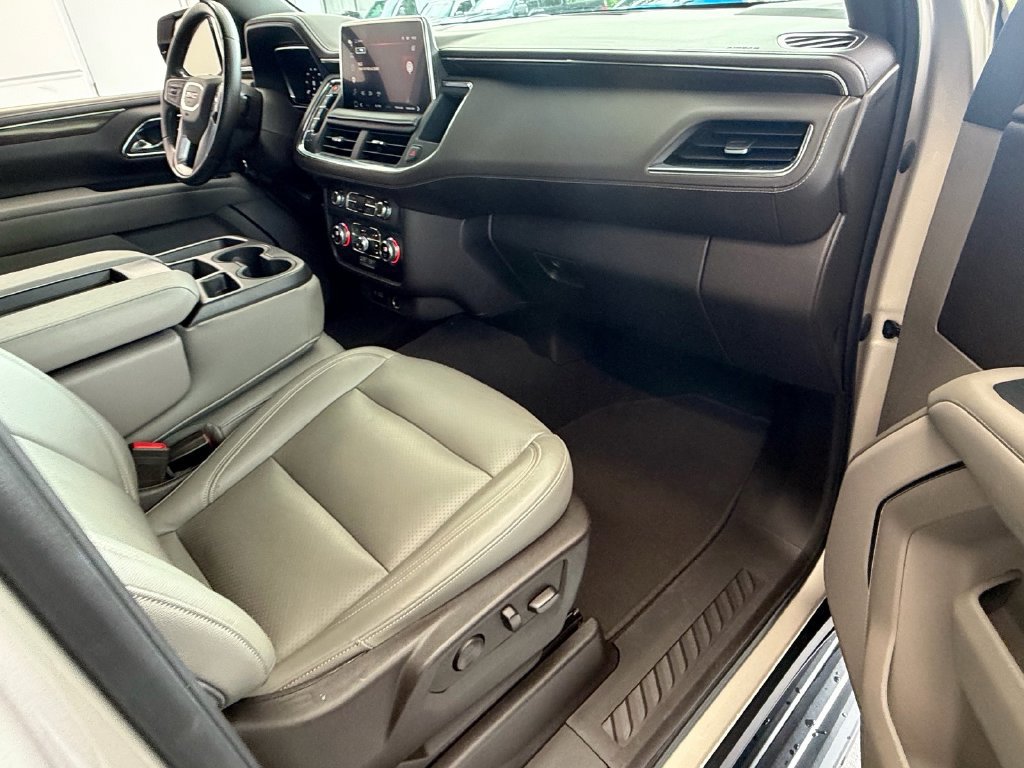Certified 2023 GMC Yukon XL SLE w/ Gmc Pro Safety Plus Package RWD image 17