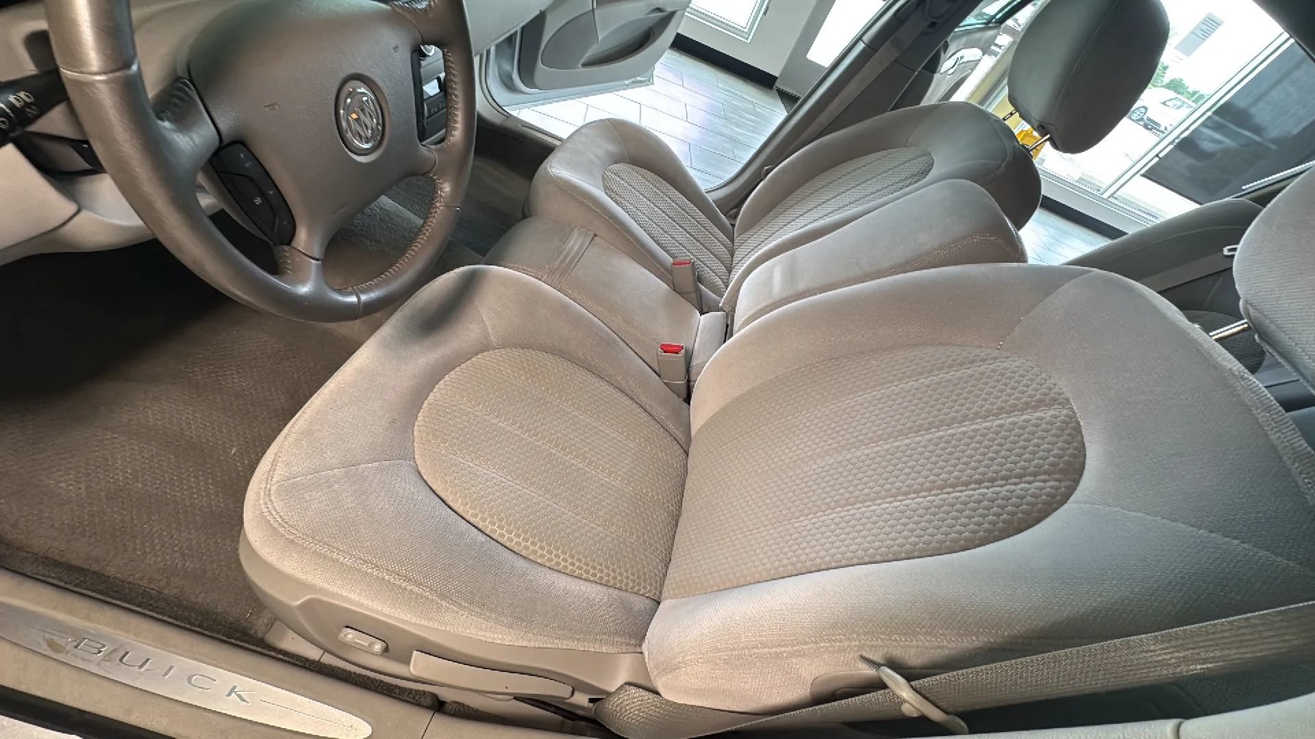 Used 2010 Buick Lucerne CX FWD image 29