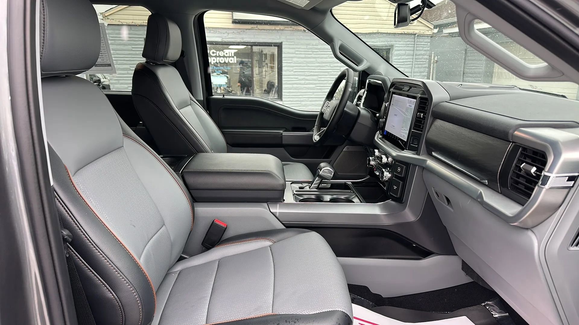 Used 2025 Ford F150 Lariat w/ Equipment Group 501A Mid image 23