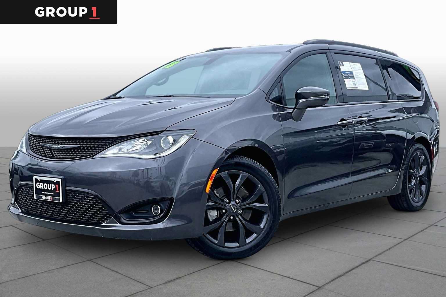 Used 2018 Chrysler Pacifica Limited w/ S Appearance Package FWD image 1