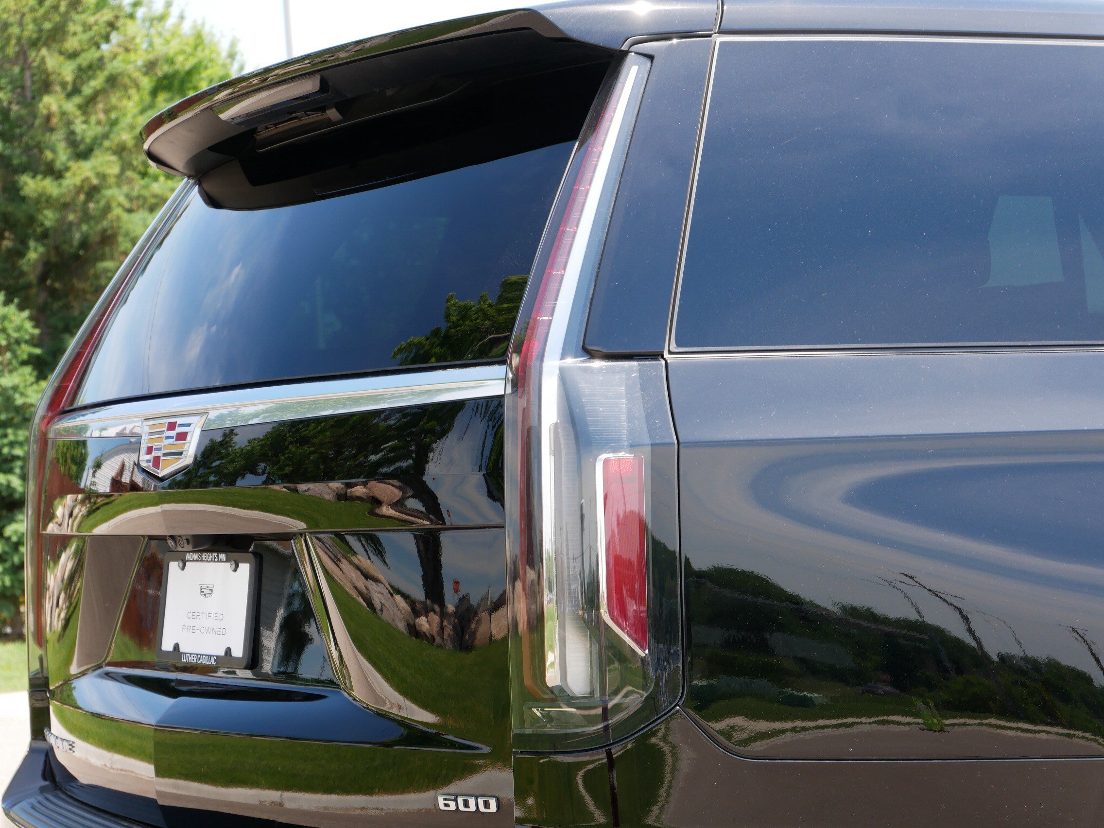 Certified 2024 Cadillac Escalade ESV Premium Luxury Platinum AWD/4WD image 18