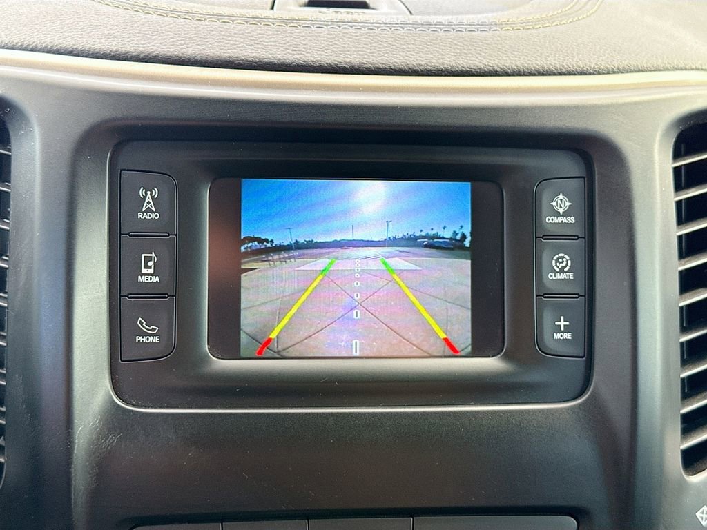 Used 2018 Jeep Cherokee Latitude w/ Safety Group image 15