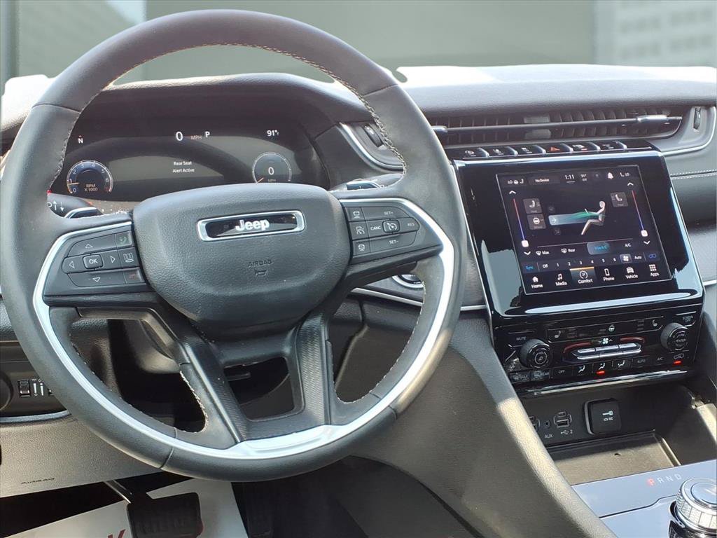 Certified 2025 Jeep Grand Cherokee Altitude AWD/4WD image 4