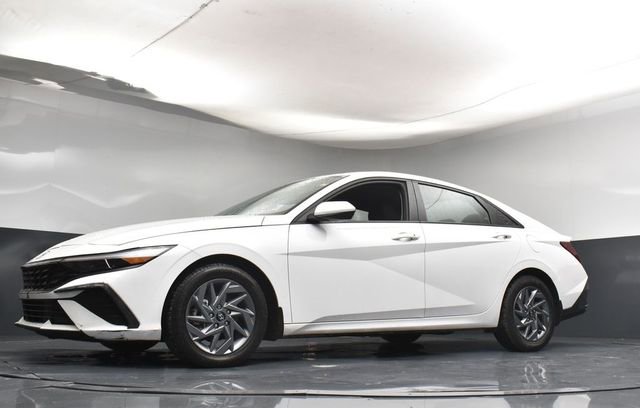 Used 2024 Hyundai Elantra SEL FWD image 32