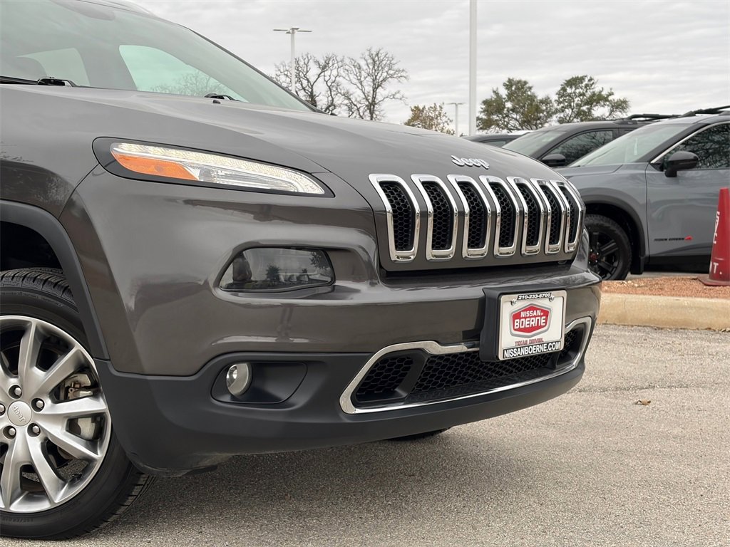 Used 2018 Jeep Cherokee Limited w/ Luxury Group image 3