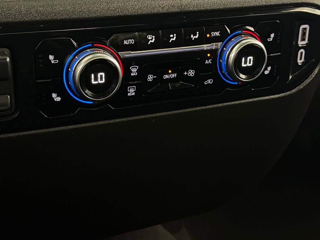 Used 2024 GMC Sierra 1500 SLE w/ X31 Off-Road Package image 18