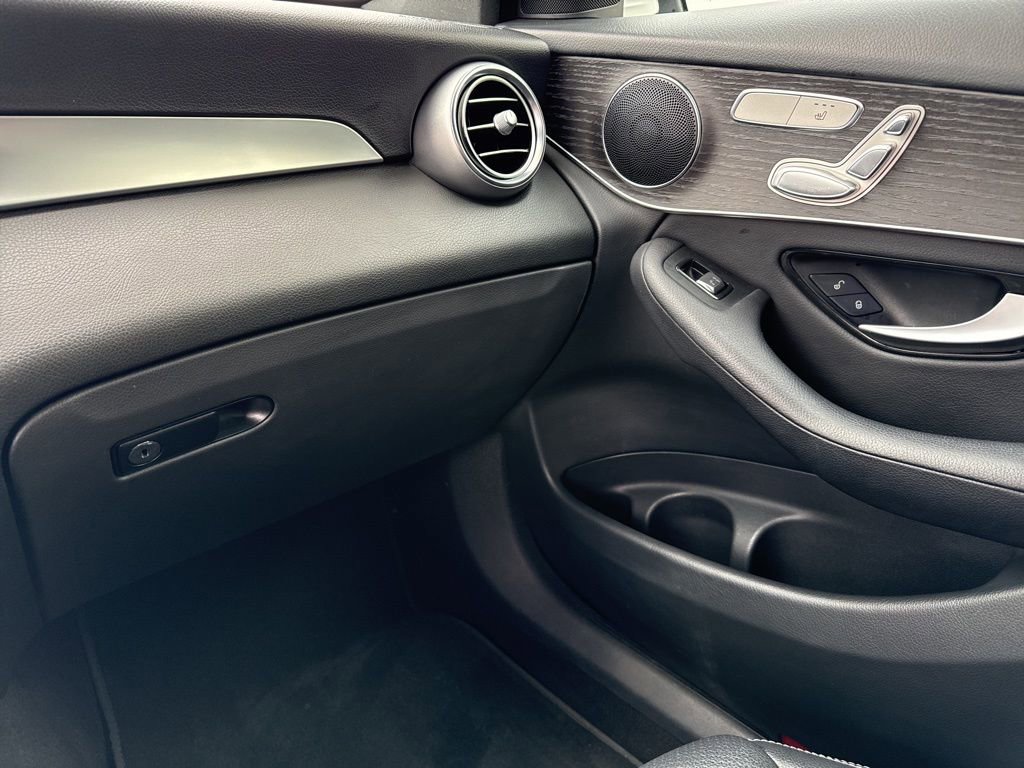 Used 2022 Mercedes-Benz GLC 300 4MATIC w/ Multimedia Package Lite image 28