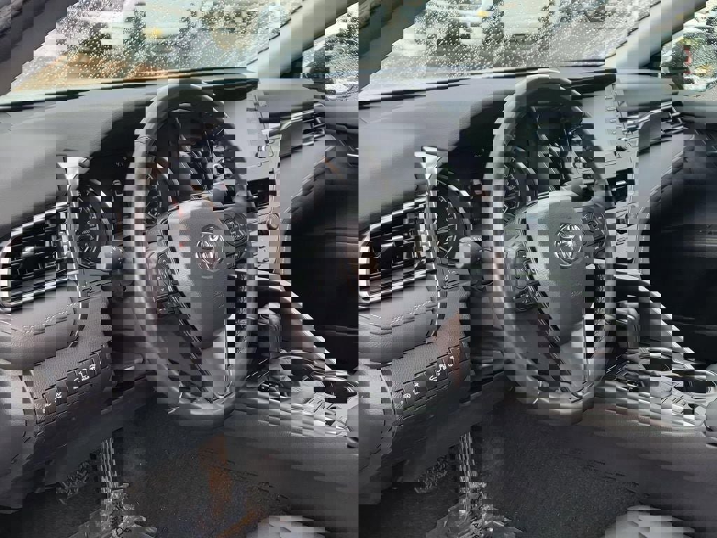 Used 2024 Toyota Camry SE w/ Cold Weather Package image 12