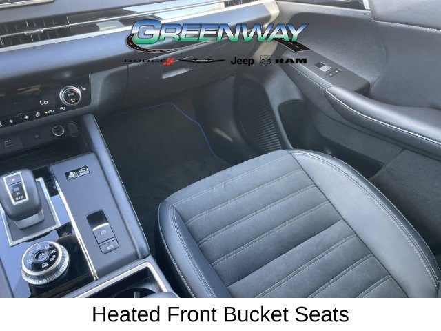 Used 2025 Mitsubishi Outlander SE AWD/4WD image 14