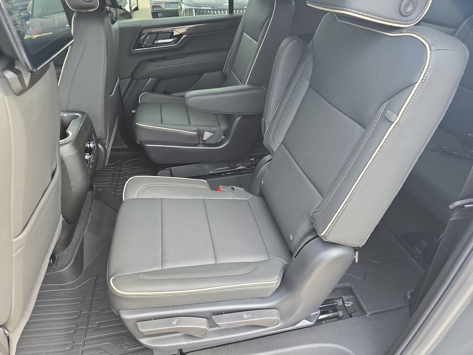 New 2026 GMC Yukon XL Elevation w/ Elevation Premium Package AWD/4WD image 15