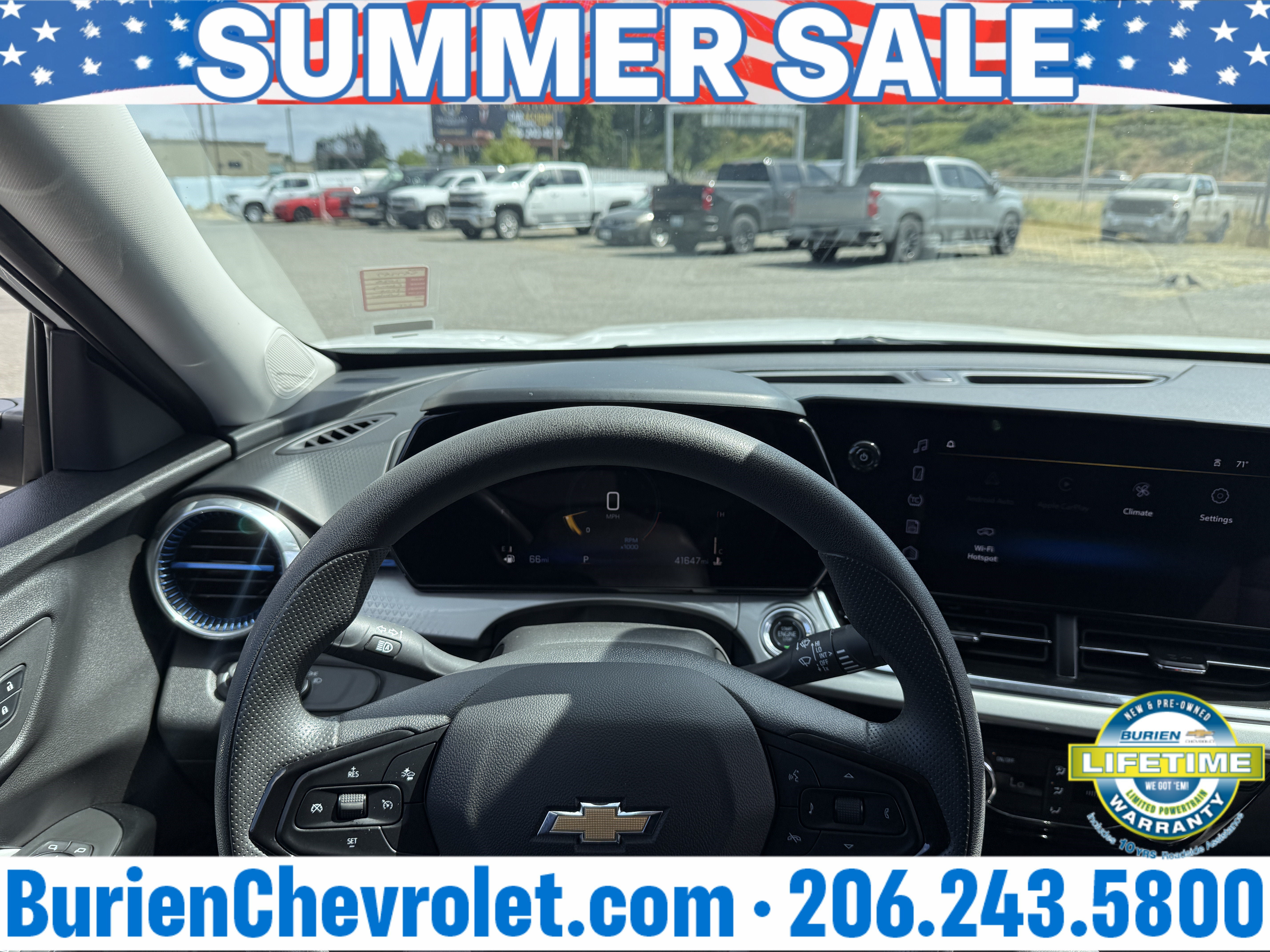 Used 2025 Chevrolet Trax LT FWD image 13