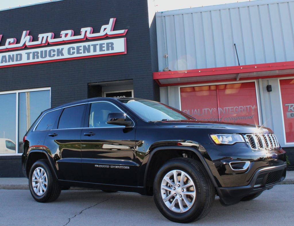 Used 2022 Jeep Grand Cherokee Laredo E AWD/4WD image 8