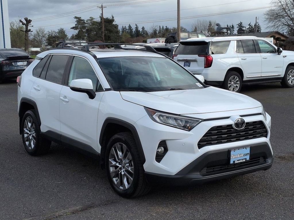 Used 2019 Toyota RAV4 XLE Premium w/ Advanced Technology Package image 7
