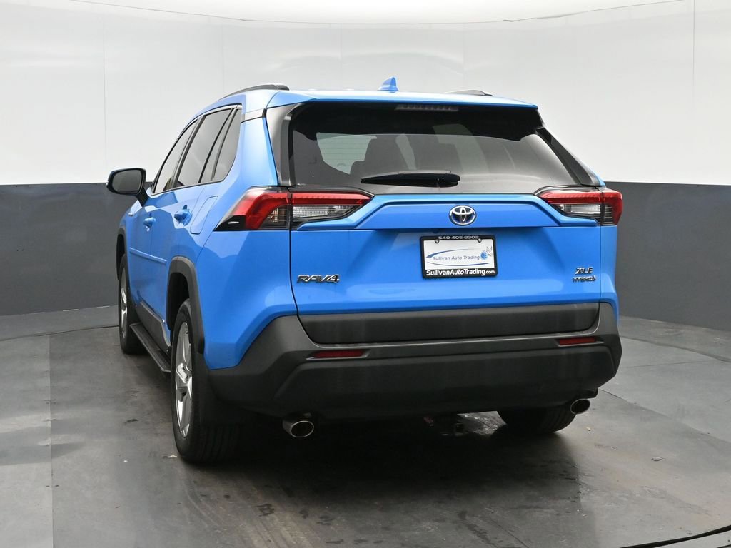 Used 2021 Toyota RAV4 XLE Premium AWD/4WD image 5