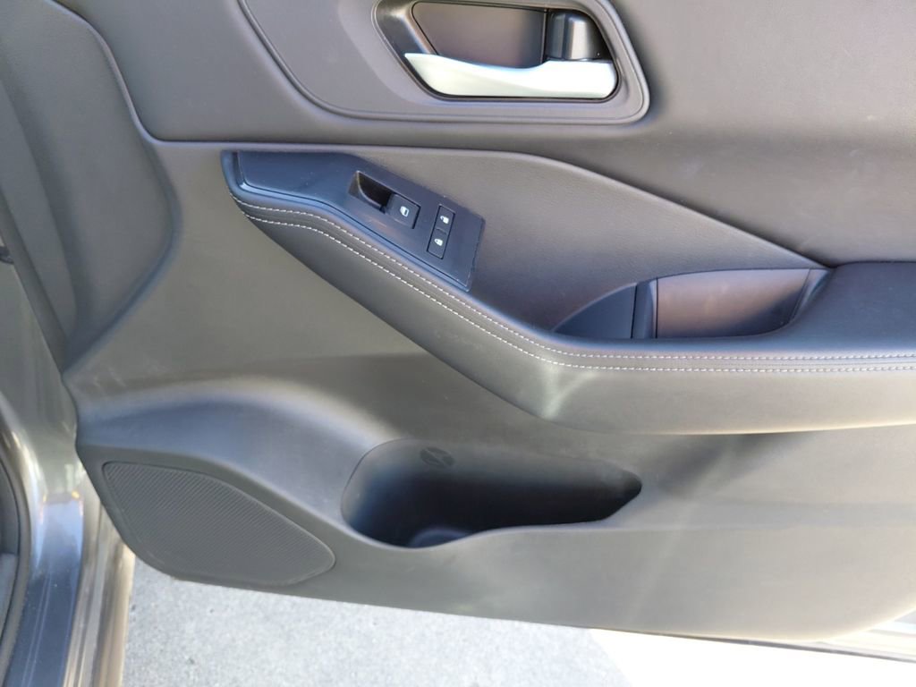 Used 2024 Nissan Rogue SV image 18