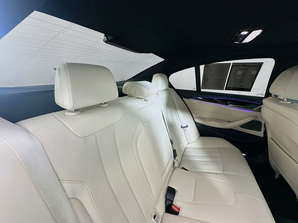 Used 2021 BMW 530i xDrive w/ Premium Package image 27