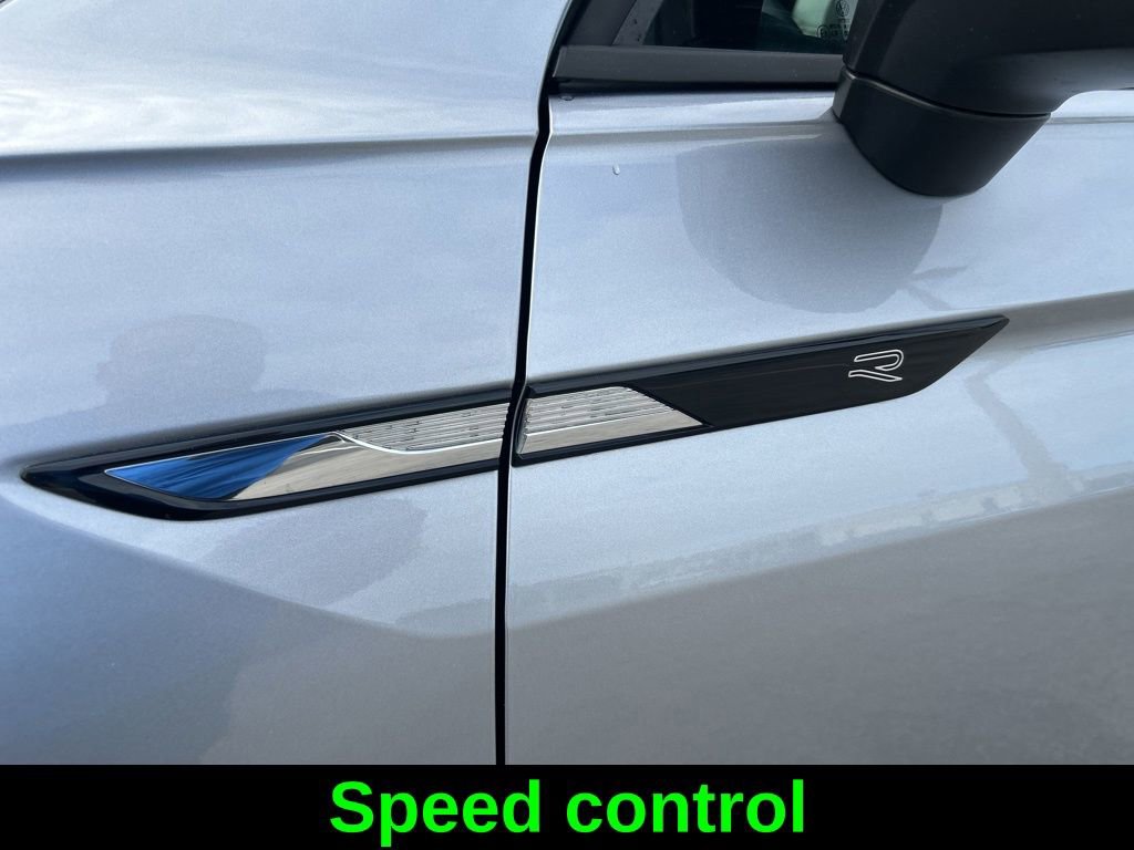 Used 2023 Volkswagen Tiguan SE R-Line image 21