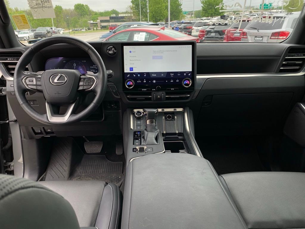 Used 2024 Lexus GX 550 w/ Accessory Package (2T) image 31