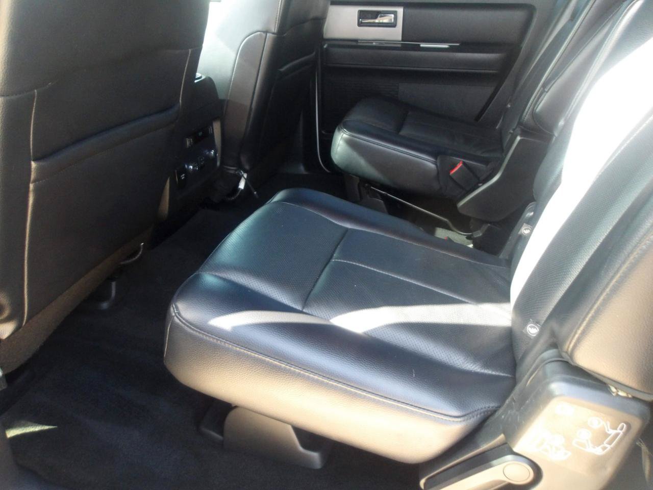 Used 2017 Ford Expedition EL XLT w/ Equipment Group 202A RWD image 17