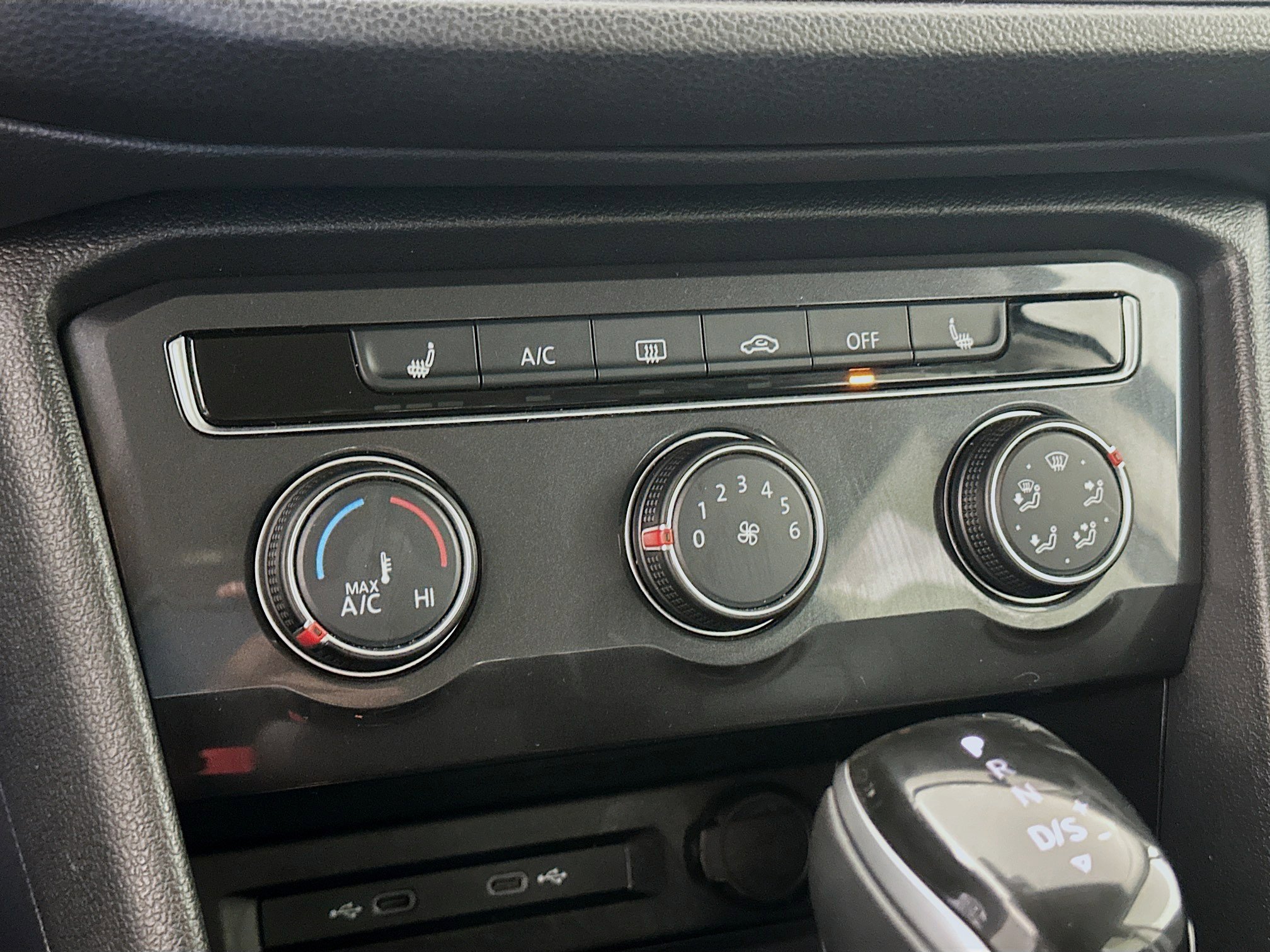 Used 2024 Volkswagen Tiguan Wolfsburg Edition image 22