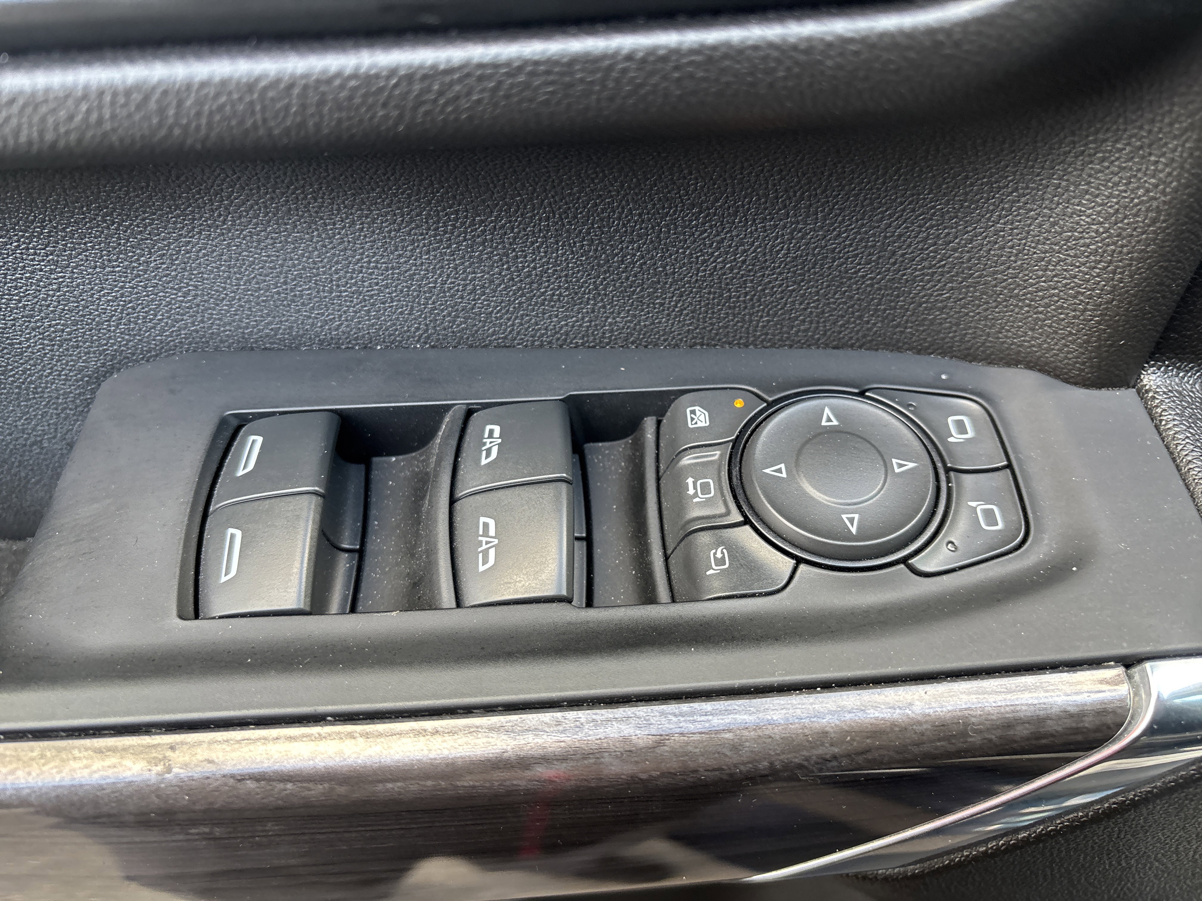 Used 2021 Chevrolet Silverado 2500 LTZ w/ LTZ Plus Package image 17