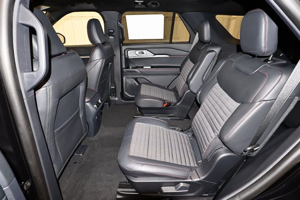 New 2026 Ford Explorer ST-Line w/ ST-Line Street Pack AWD/4WD image 14