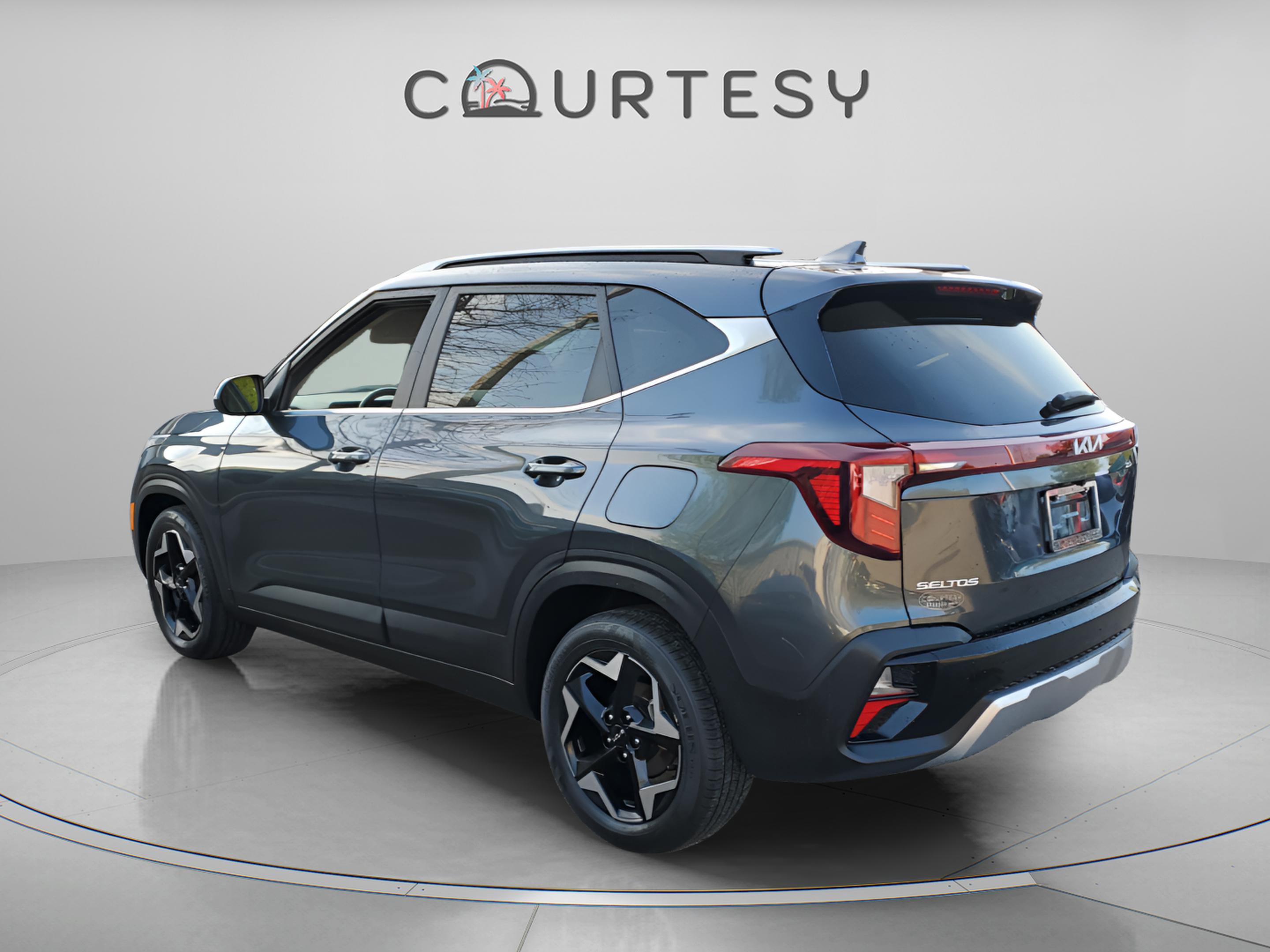 Certified 2024 Kia Seltos EX image 2