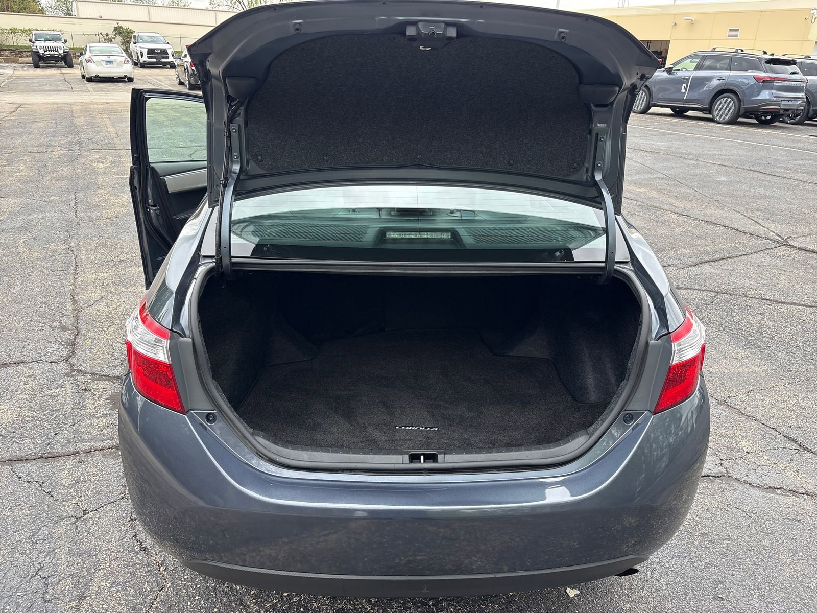Used 2015 Toyota Corolla LE FWD image 23