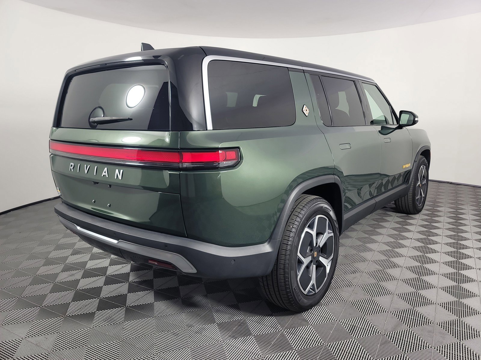 Used 2023 Rivian R1S Adventure AWD/4WD image 5