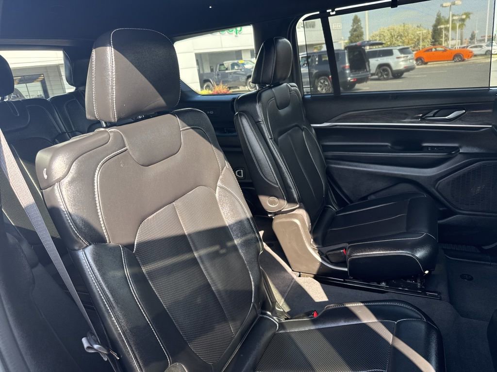 Used 2024 Jeep Grand Cherokee L Limited w/ Luxury Tech Group II image 14