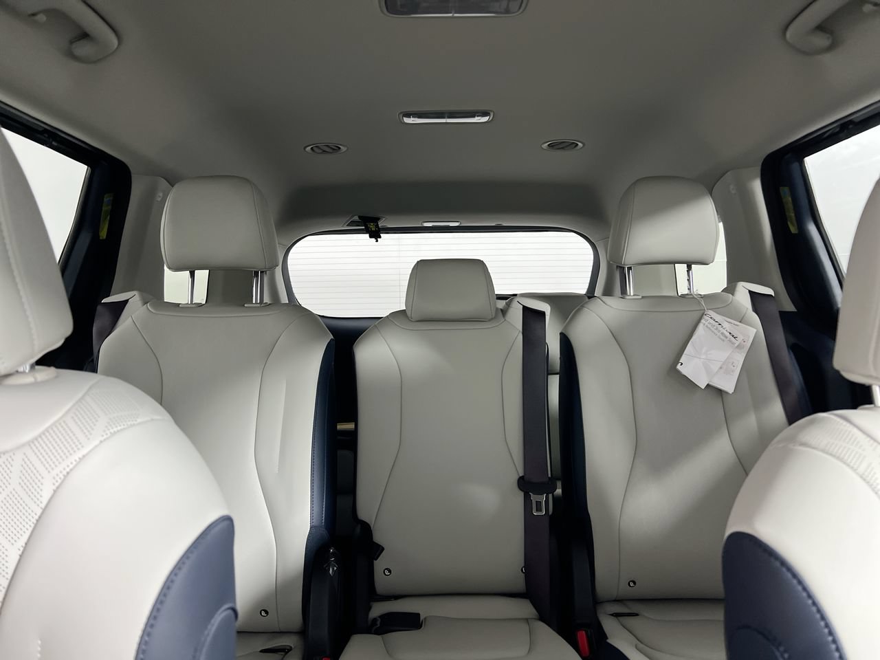 New 2026 Kia Carnival EX FWD image 33