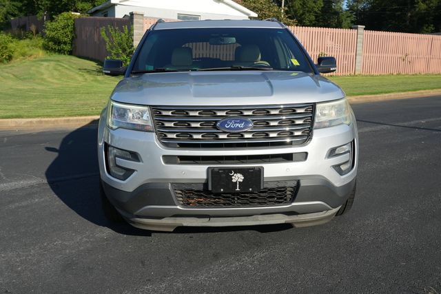 Used 2017 Ford Explorer XLT w/ Equipment Group 202A FWD image 2