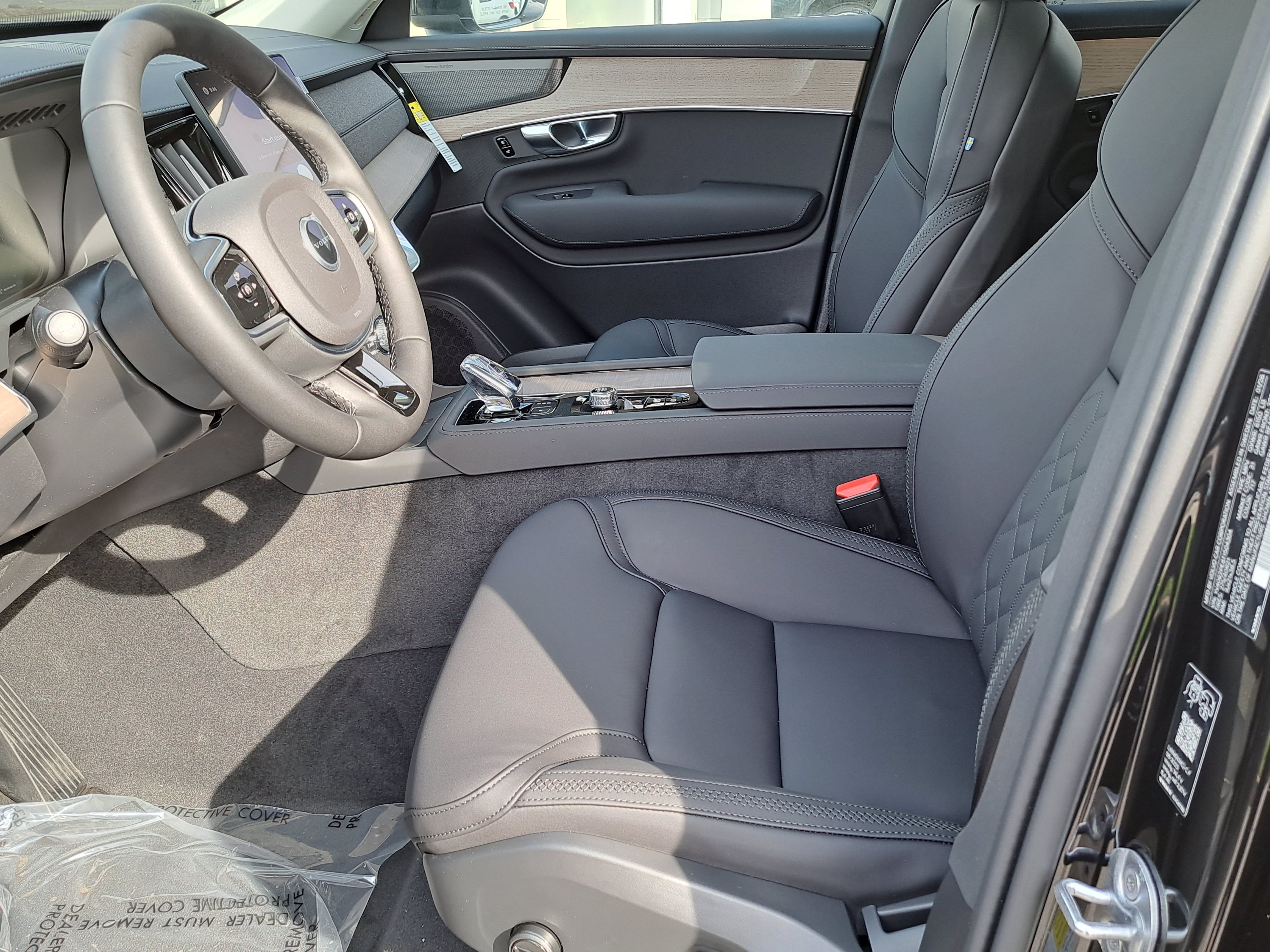 New 2026 Volvo XC90 B6 Plus w/ Protection Package Premier AWD/4WD image 6