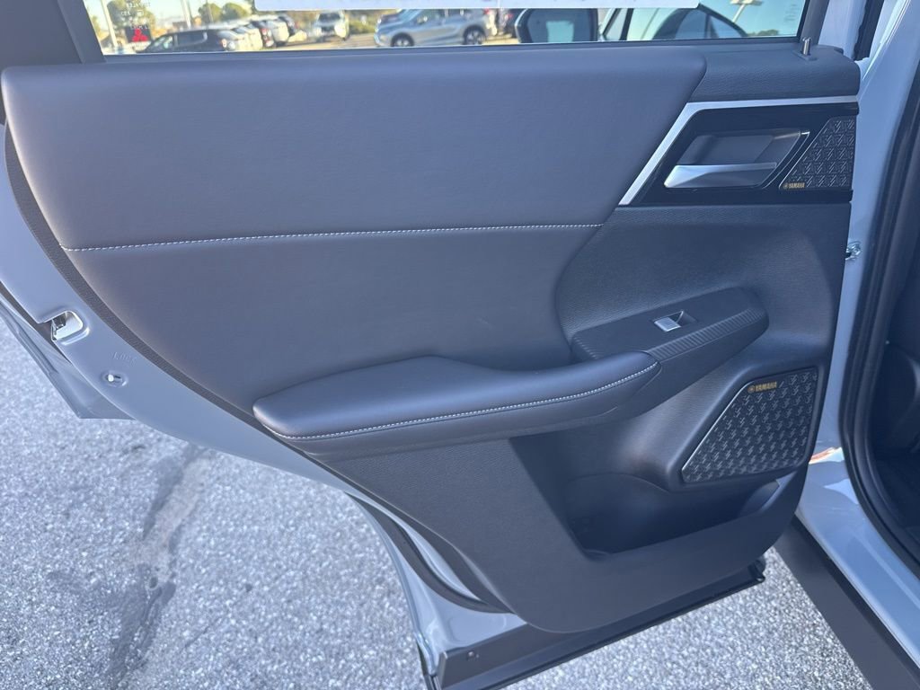 New 2026 Mitsubishi Outlander SE image 28