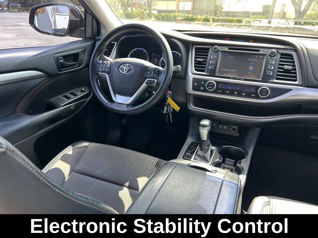 Used 2018 Toyota Highlander Plus FWD image 10