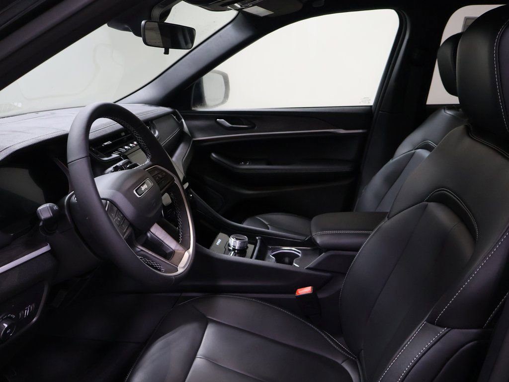 New 2025 Jeep Grand Cherokee Limited w/ Black Appearance Package image 9
