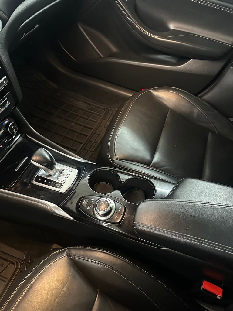 Used 2017 INFINITI QX30 Premium w/ Navigation Package image 19