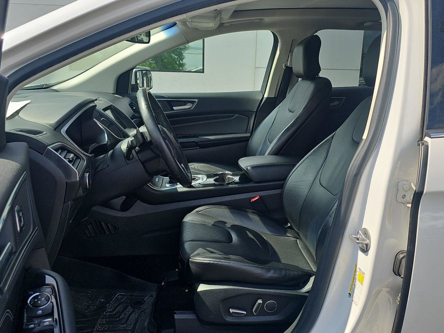 Used 2017 Ford Edge Titanium w/ Equipment Group 301A AWD/4WD image 6