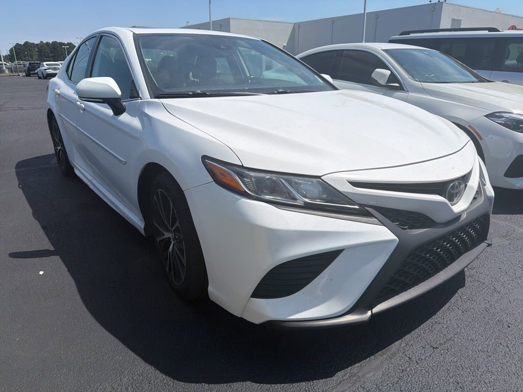 Used 2020 Toyota Camry SE w/ Convenience Package FWD image 2