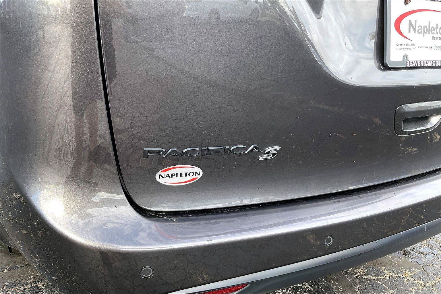 Used 2021 Chrysler Pacifica Touring-L w/ S Appearance Package FWD image 8