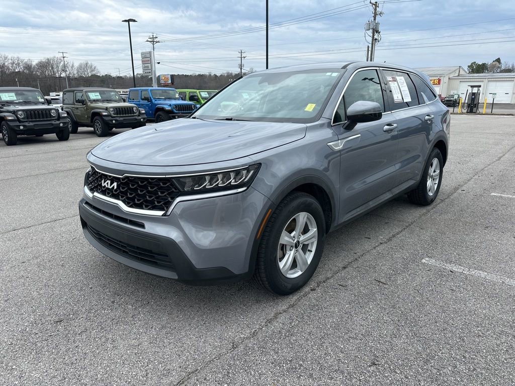 Used 2023 Kia Sorento LX image 4