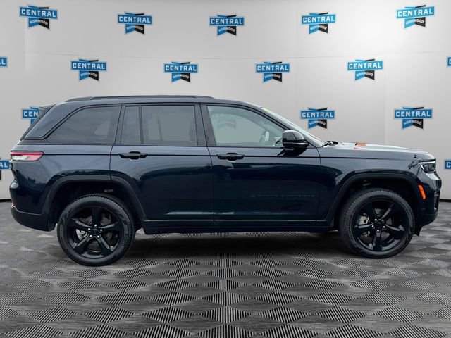Certified 2024 Jeep Grand Cherokee Limited w/ Black Appearance Package image 7