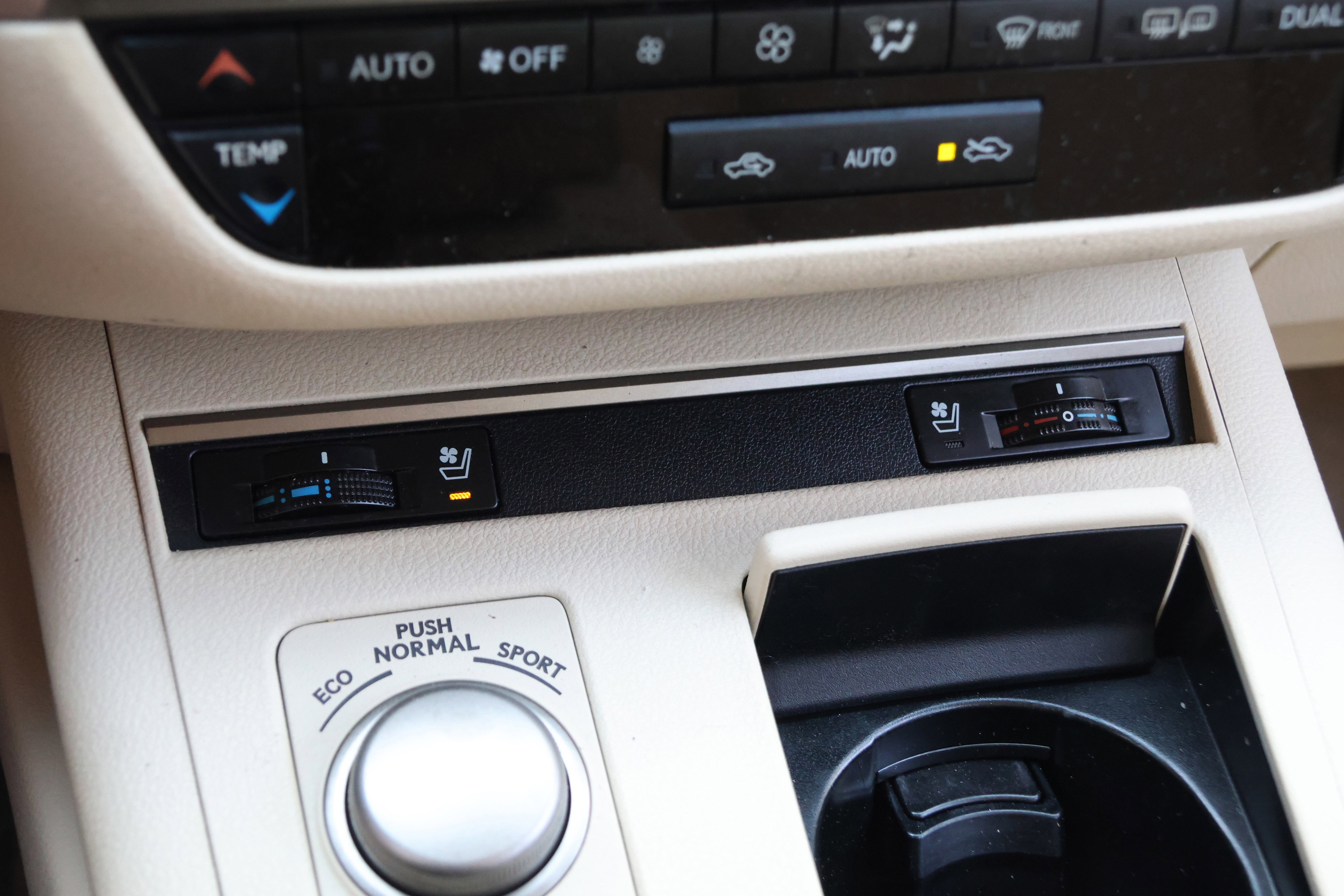 Used 2015 Lexus ES 350 w/ Premium Package FWD image 28