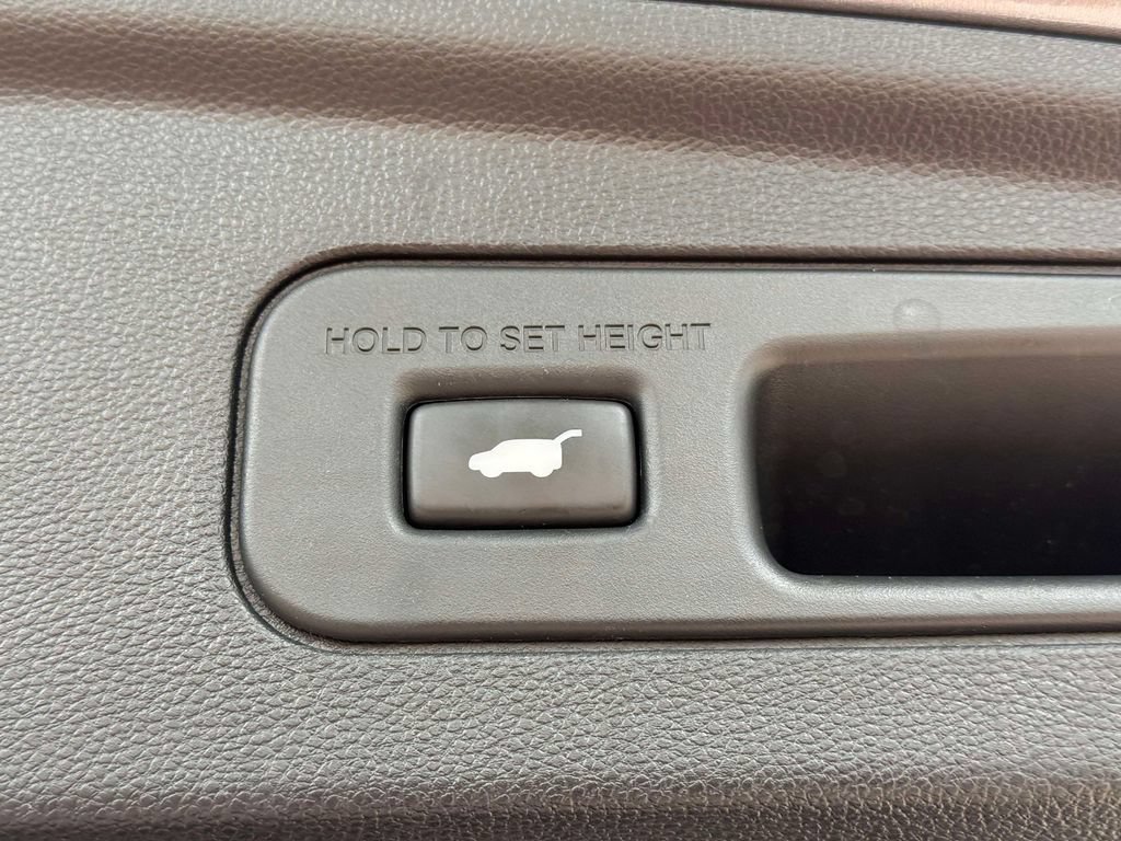 Certified 2024 Acura MDX w/ Technology Package AWD/4WD image 10
