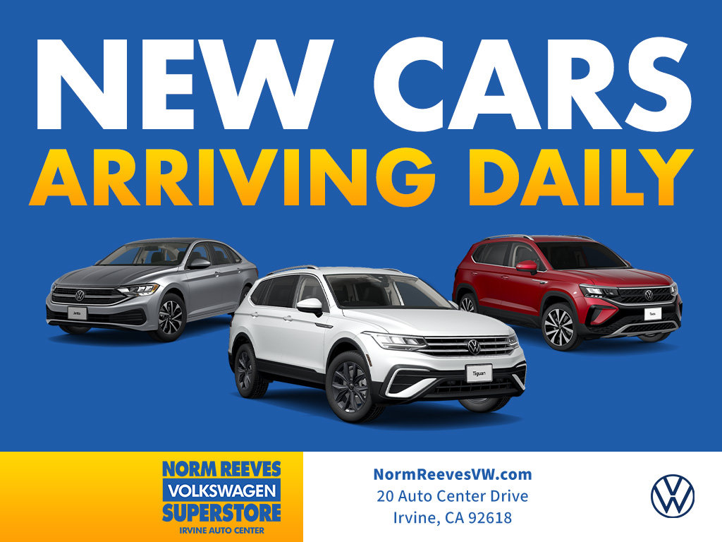 Used 2023 Volkswagen Taos SE w/ Panoramic Sunroof Package FWD image 3